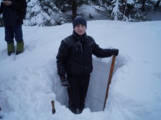 Дослідження структури снігового покрову