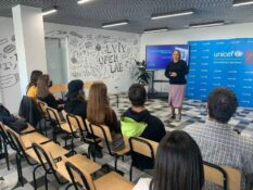 Студенти в Lviv Open Lab – міському молодіжному центрі та просторі популяризації науки та STEAM-освіти